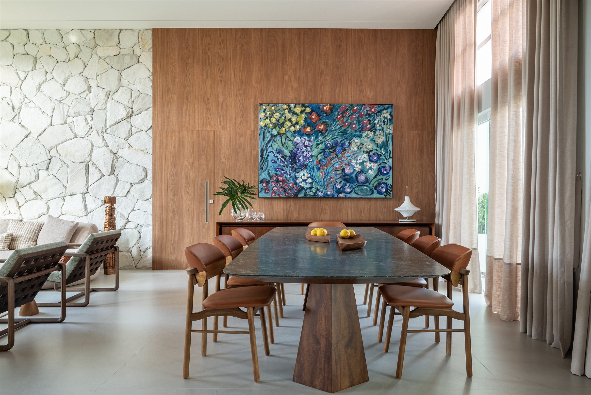 Casa Lara, interiores em tons naturais